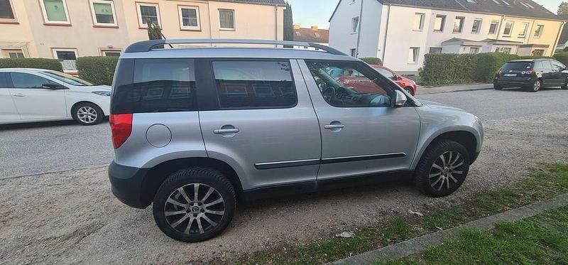 Gebraucht Skoda Yeti Plus Edition 122 PS (89 kW) 2012 Silber SUV