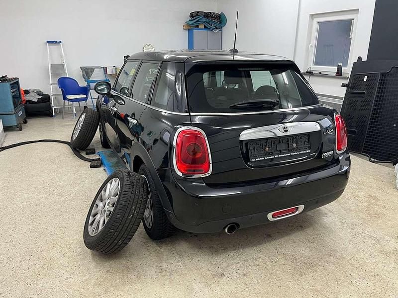 Gebraucht Mini Cooper Chili 136 PS (100 kW) 2015 Midnight black metallic Kleinwagen