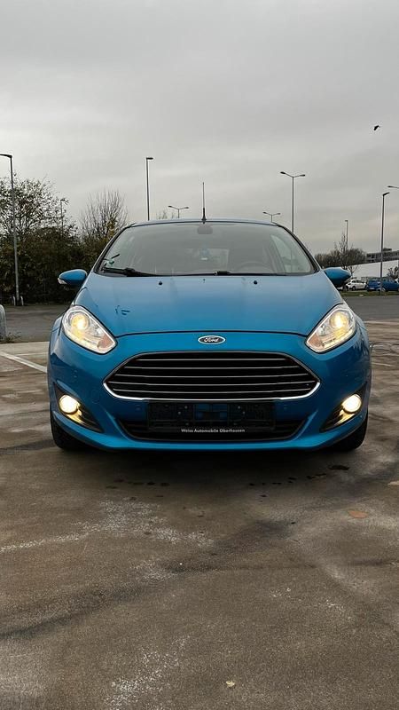 Blau Gebraucht 2013 Ford Fiesta Titanium Kleinwagen | 3.990 € (Guter Preis) - Bild 1/4