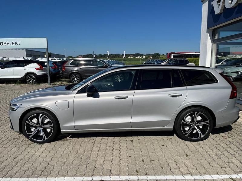 Gebraucht Volvo V60 Plus 398 PS (292 kW) 2025 Silber Kombi