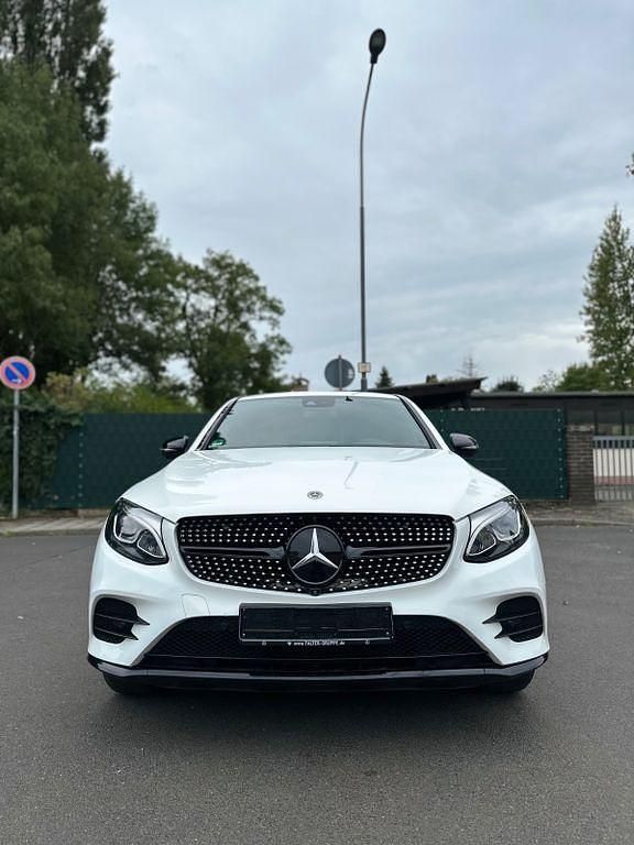 Weiß Gebraucht 2017 Mercedes GLC250 AMG line Coupé | 21.900 € (Guter Preis) - Bild 1/4