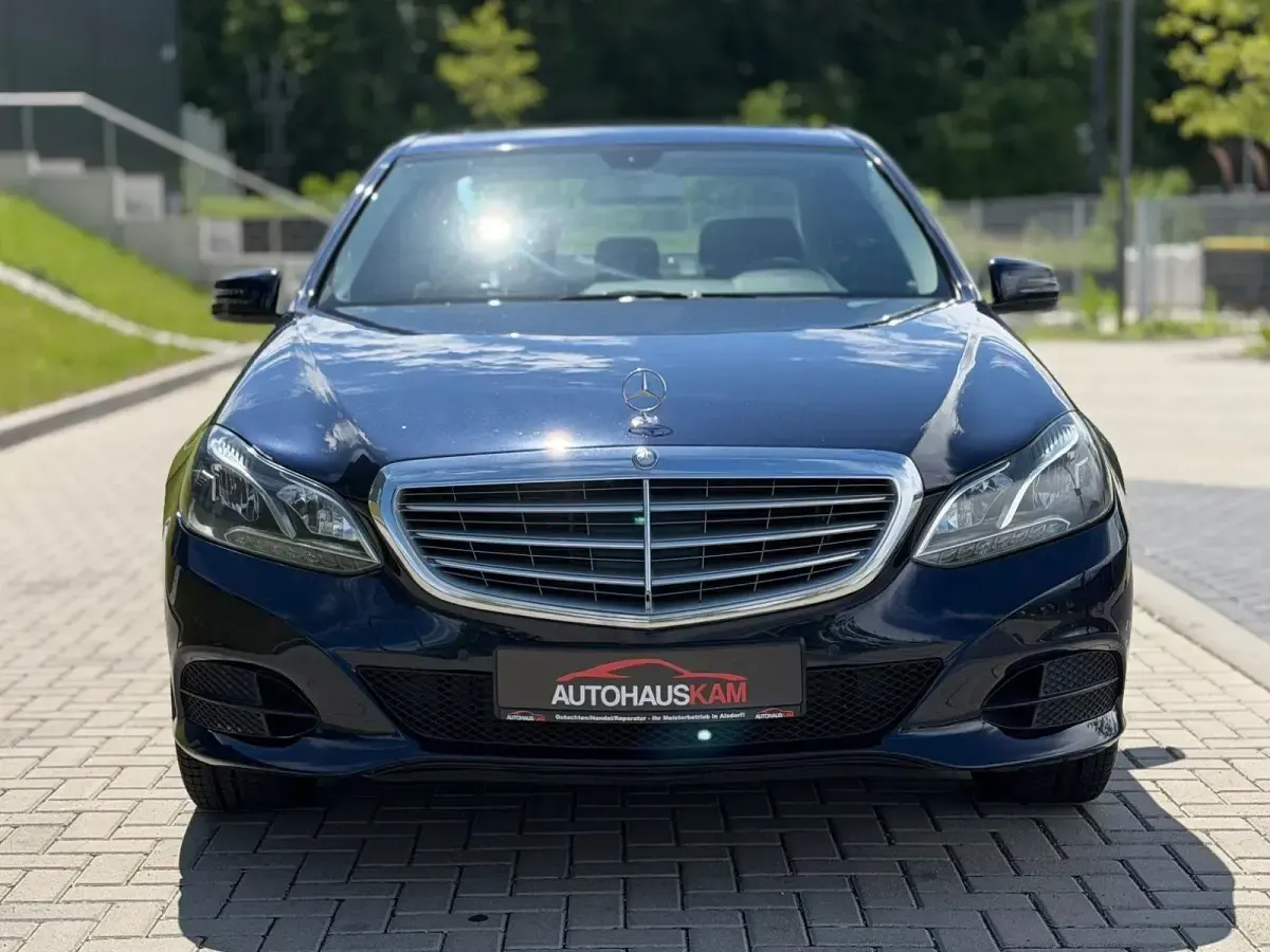 Gebraucht Mercedes E250 204 PS (150 kW) 2013 Blau Limousine