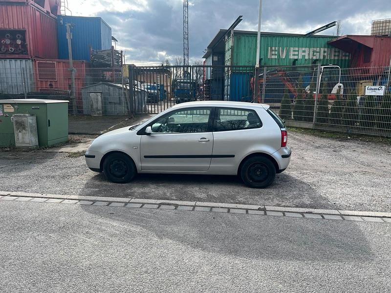 Gebraucht VW Polo 60 PS (44 kW) 2002 Grau Kleinwagen