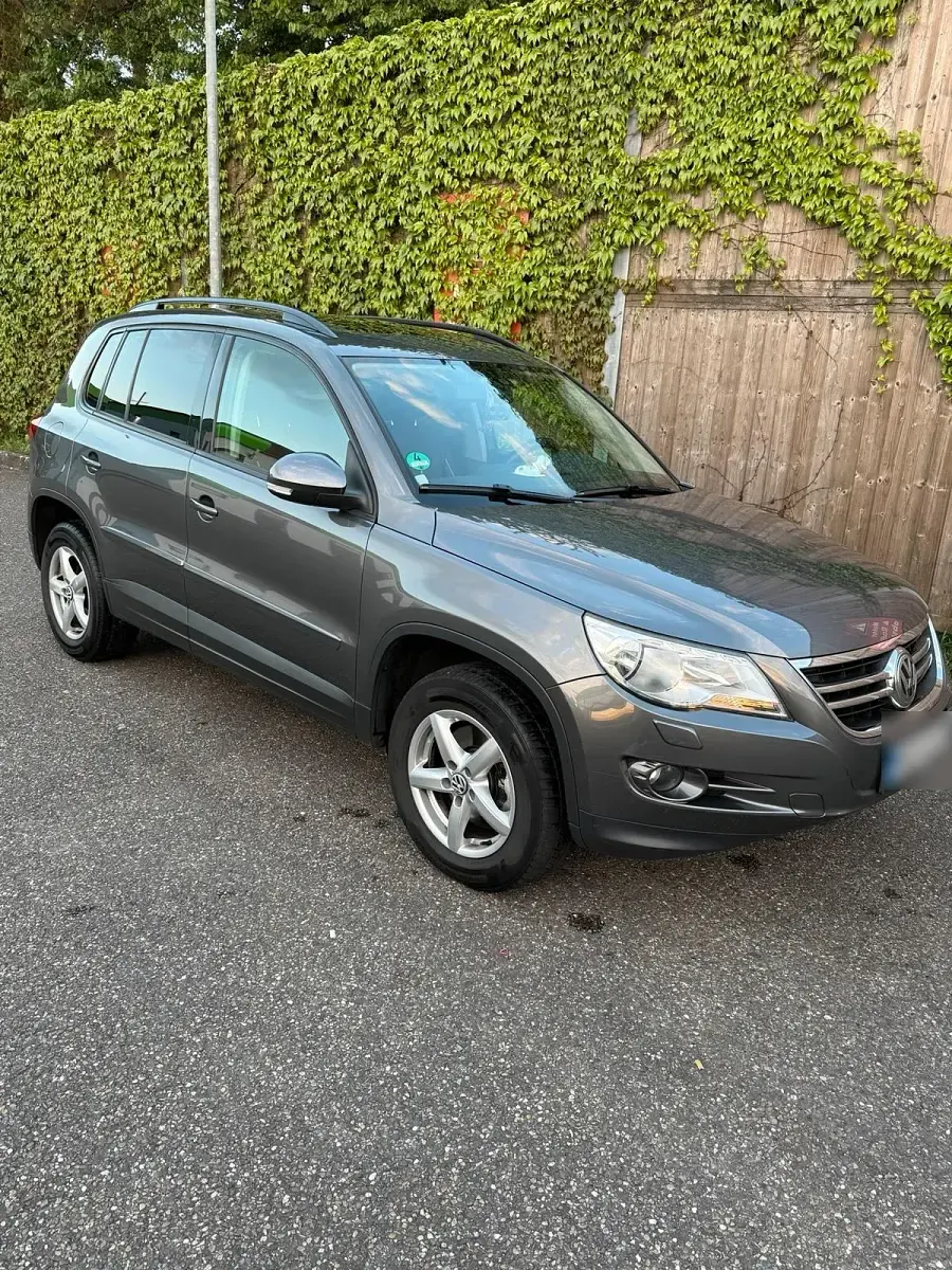 Gebraucht VW Tiguan 140 PS (102 kW) 2011 Grau SUV