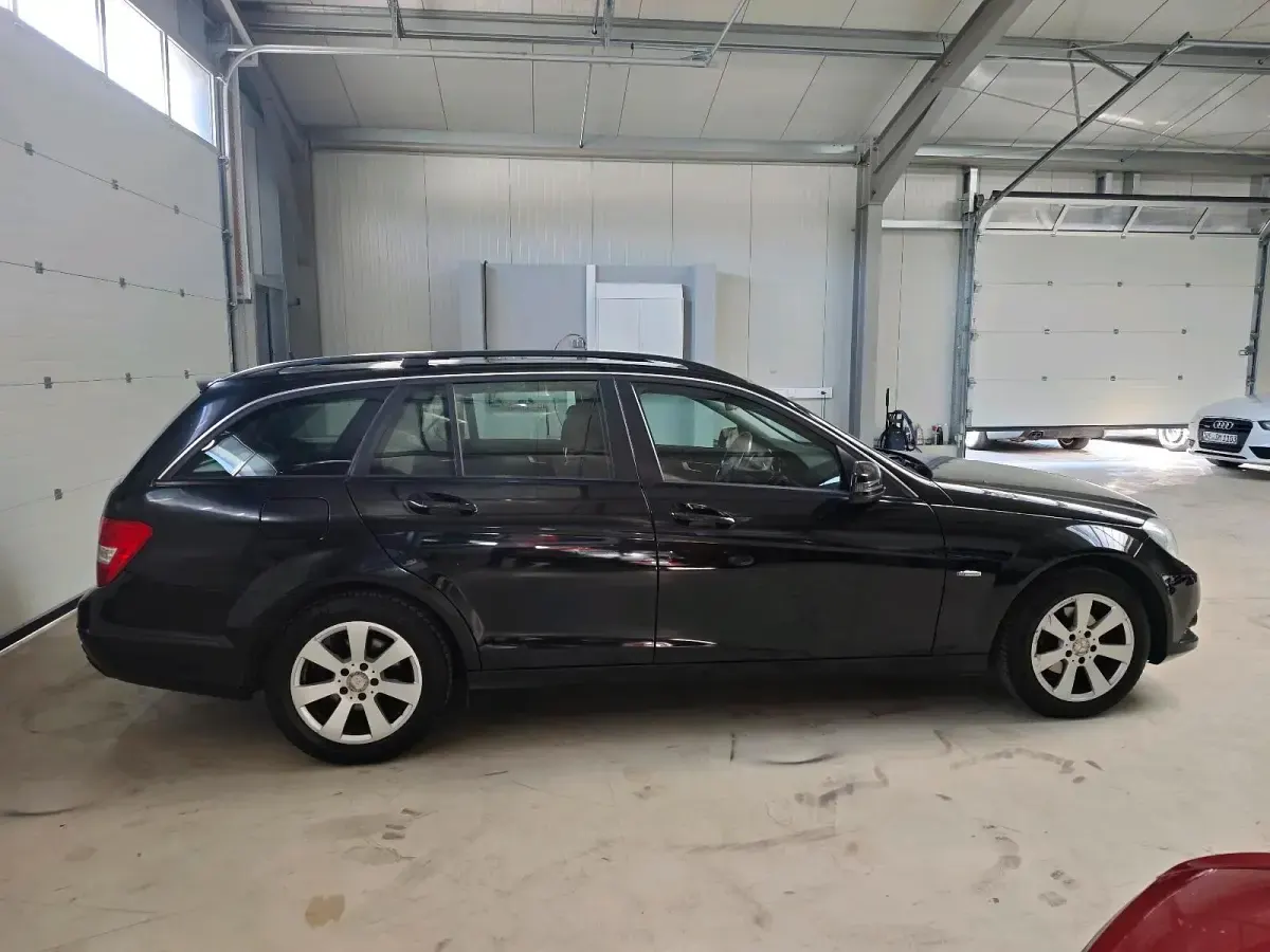 Gebraucht Mercedes C180 120 PS (88 kW) 2011 Schwarz Kombi