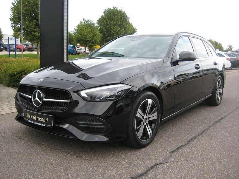 Schwarz Gebraucht 2023 Mercedes C200 Night Limousine | 35.980 € (Fairer Preis) - Bild 1/4