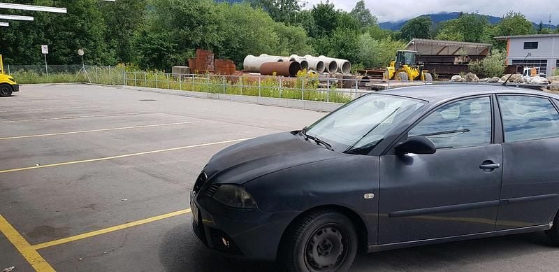 Grau Gebraucht 2007 Seat Ibiza Kleinwagen | 700 € (Superpreis) - Bild 1/4