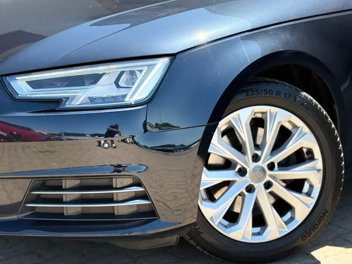 Gebraucht Audi A4 Design 150 PS (110 kW) 2017 Blau Kombi