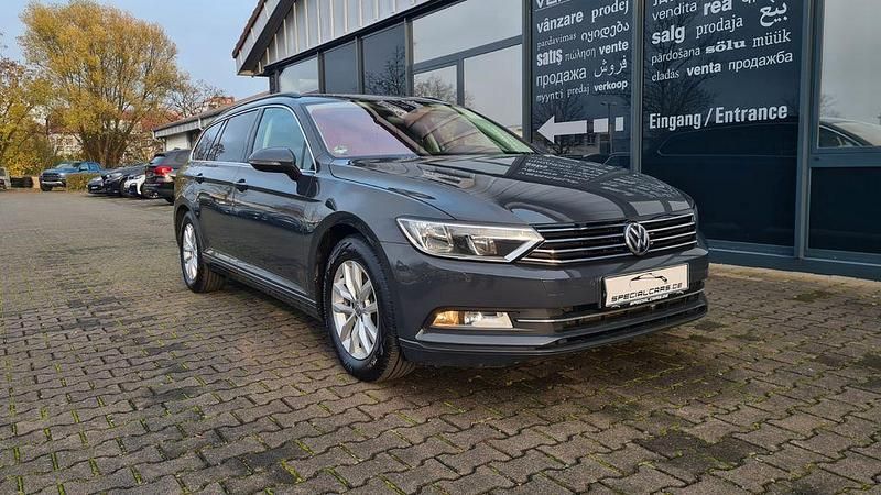 Grau Gebraucht 2019 VW Passat Comfortline Limousine | 12.490 € (Guter Preis) - Bild 1/4