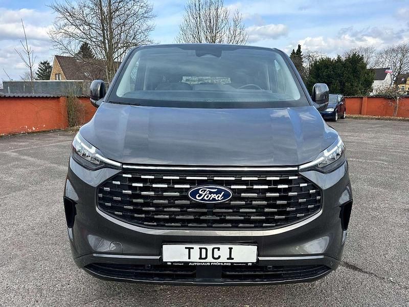 Gebraucht Ford Tourneo Titanium 136 PS (100 kW) 2025 Magneticgrau Van / Kleinbus