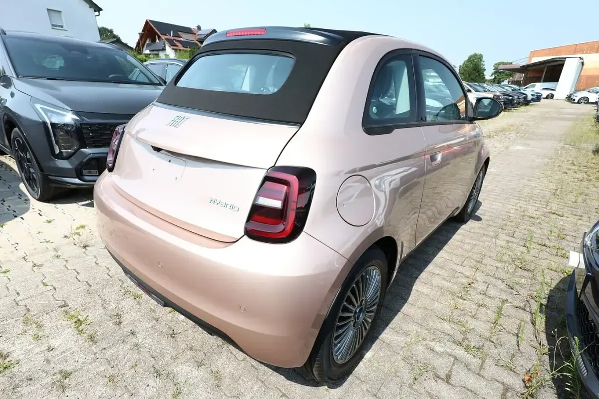 Neu Fiat 500C Icon 65 PS (47 kW) 2026 Rosé gold metallic Cabrio