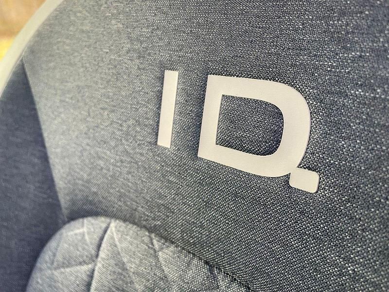 Second-hand VW ID. Buzz Pro 150 kW (204 CP) 2023 Argintiu Monovolum