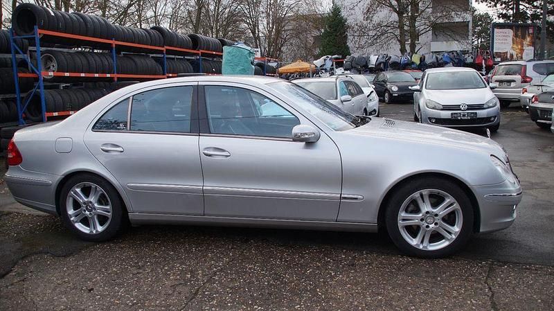 Gebraucht Mercedes E240 177 PS (130 kW) 2003 Silber Limousine