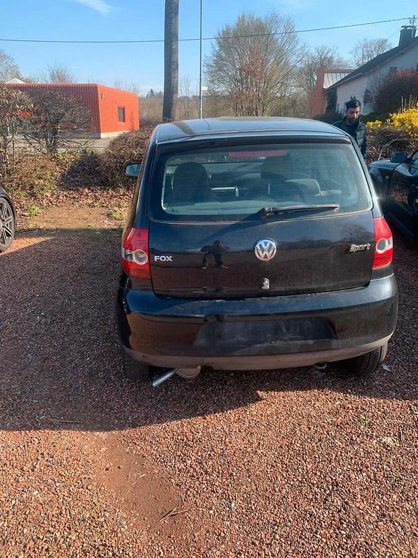 Gebraucht VW Fox 60 PS (44 kW) 2005 Schwarz Kleinwagen