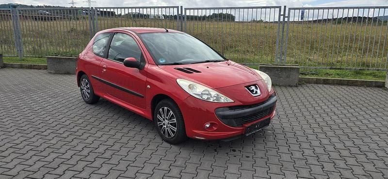 Rot Gebraucht 2011 Peugeot 206 Limousine | 2.400 € (Guter Preis) - Bild 1/4