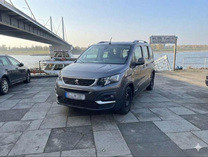 Grau Gebraucht 2019 Peugeot Rifter Active Van / Kleinbus | 17.300 € (Superpreis) - Bild 1/4