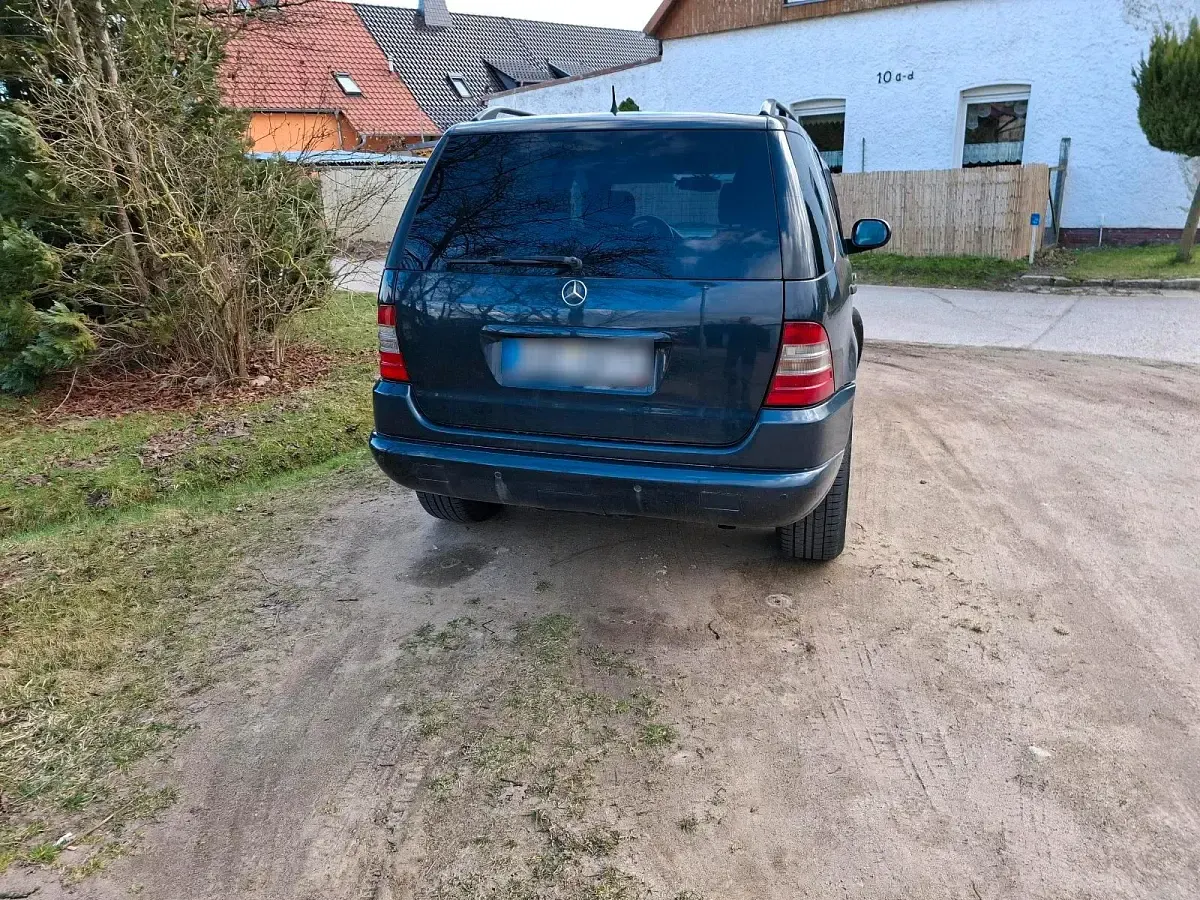 Gebraucht Mercedes ML320 221 PS (162 kW) 2026 Schwarz SUV
