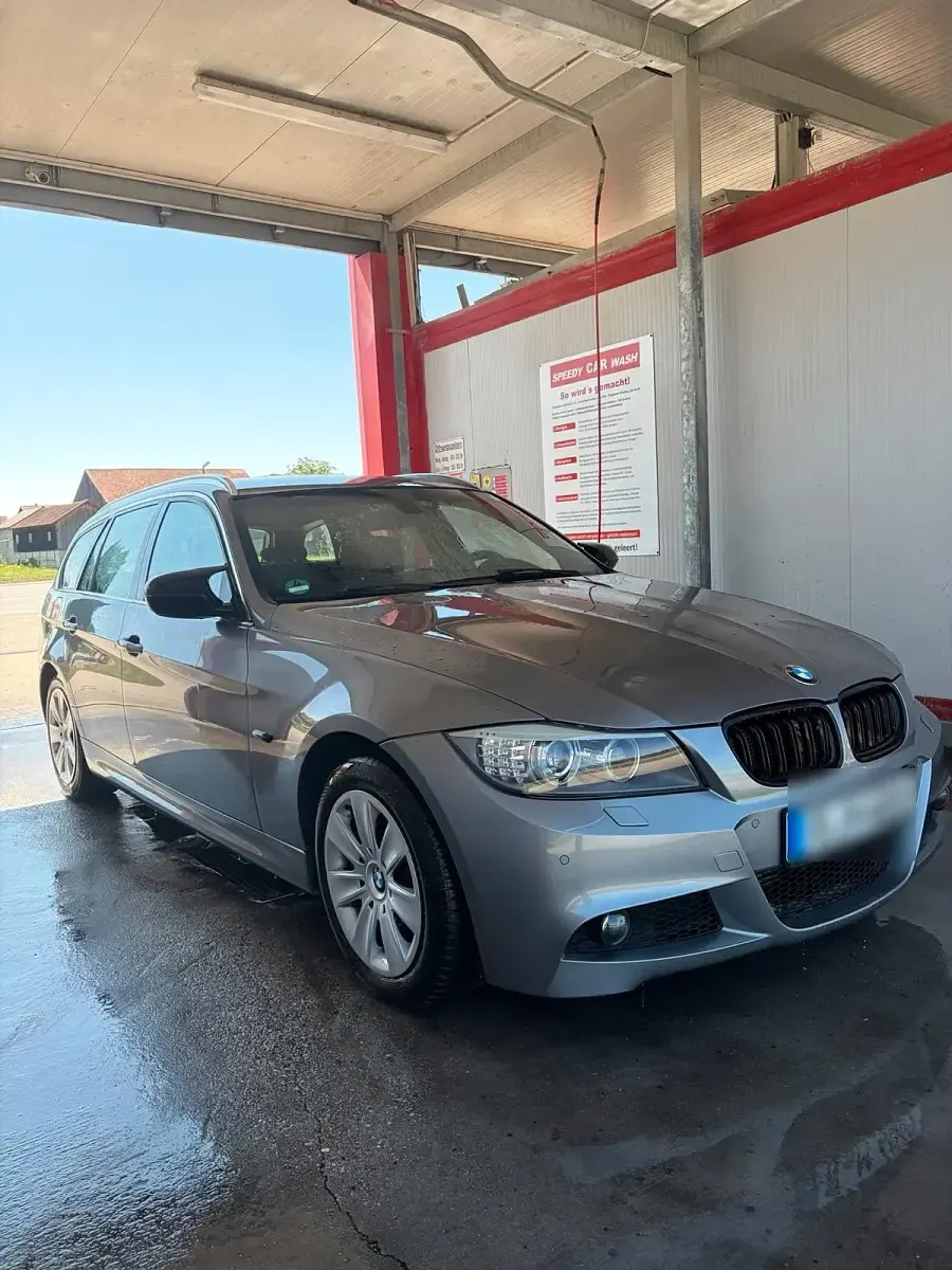Gebraucht BMW 318 M Sport 142 PS (104 kW) 2011 Grau Kombi