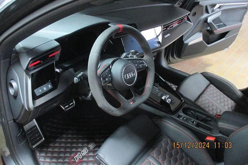 Gebraucht Audi RS3 Sport 400 PS (294 kW) 2024 Grau Limousine