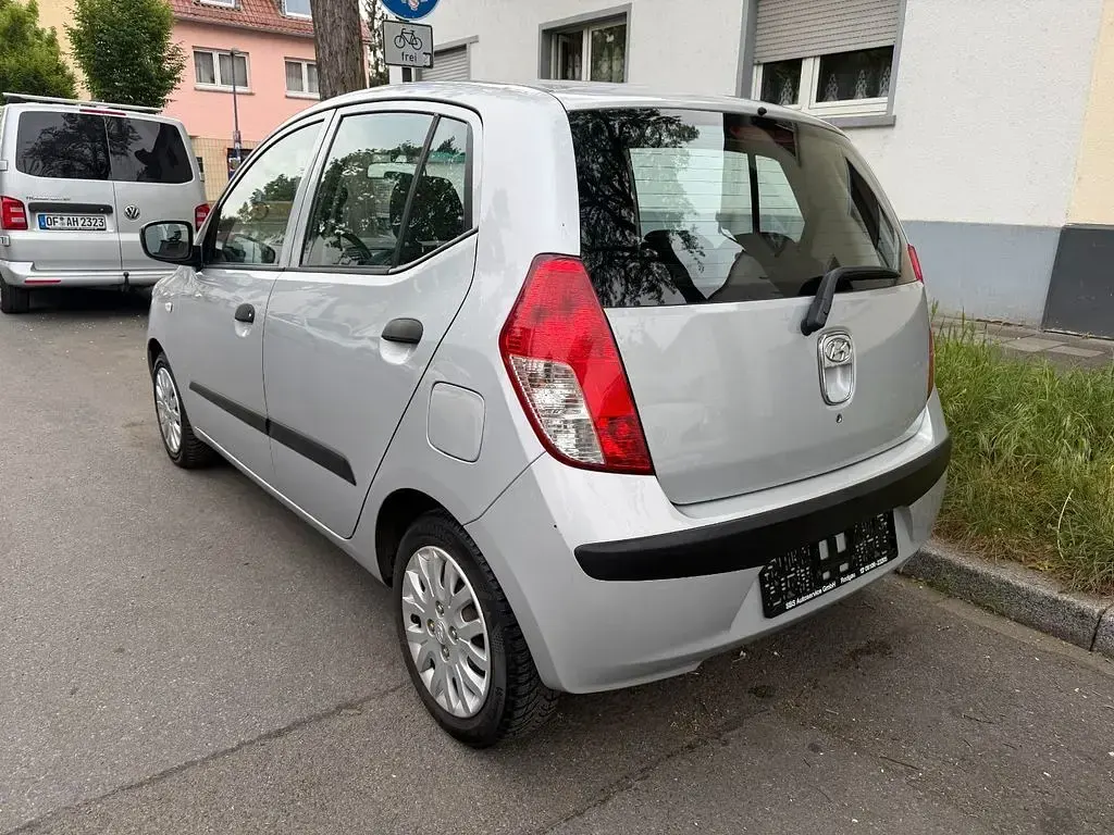 Gebraucht Hyundai i10 67 PS (49 kW) 2010 Silber Kleinwagen