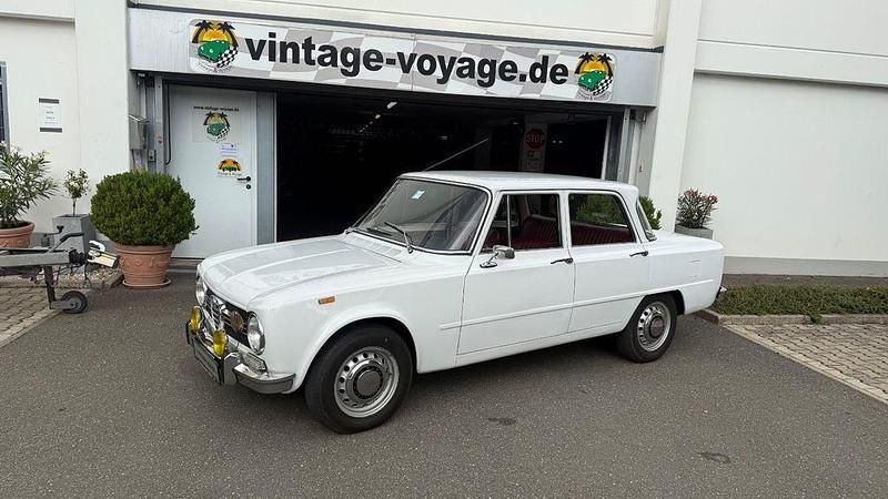 Weiß Gebraucht 1972 Alfa Romeo Giulia 1300 Super Limousine | 21.900 € - Bild 1/4