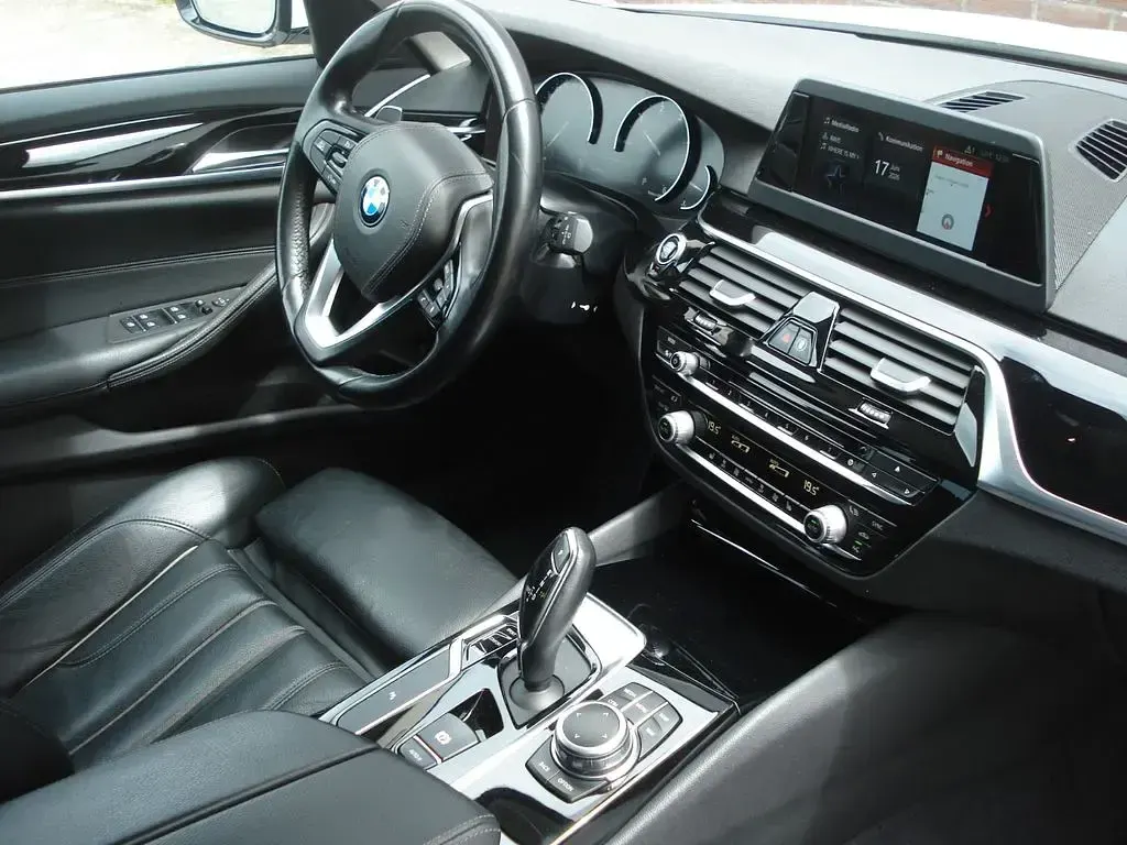 Gebraucht BMW 520 Sport Line 190 PS (139 kW) 2018 Weiß Kombi