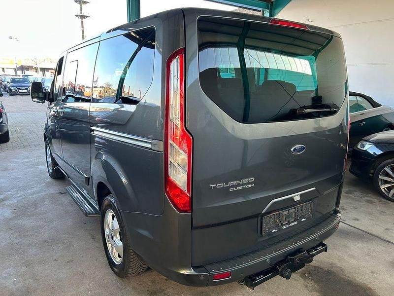 Gebraucht Ford Tourneo Titanium 155 PS (114 kW) 2016 Grau Kombi