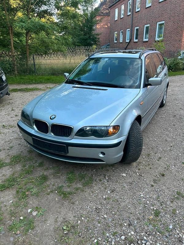 Grau Gebraucht 2005 BMW 318 Kombi | 1.750 € (Fairer Preis) - Bild 1/4