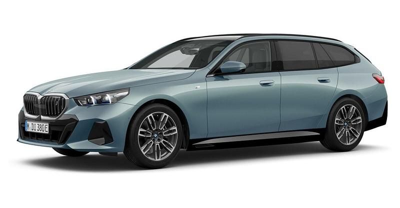Grün Gebraucht 2024 BMW i5 Comfort Edition Limousine | 63.596 € - Bild 1/3