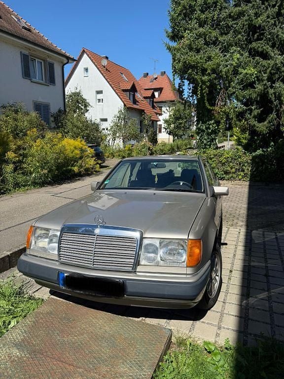 Beige Gebraucht 1991 Mercedes 230 Limousine | 3.500 € - Bild 1/4