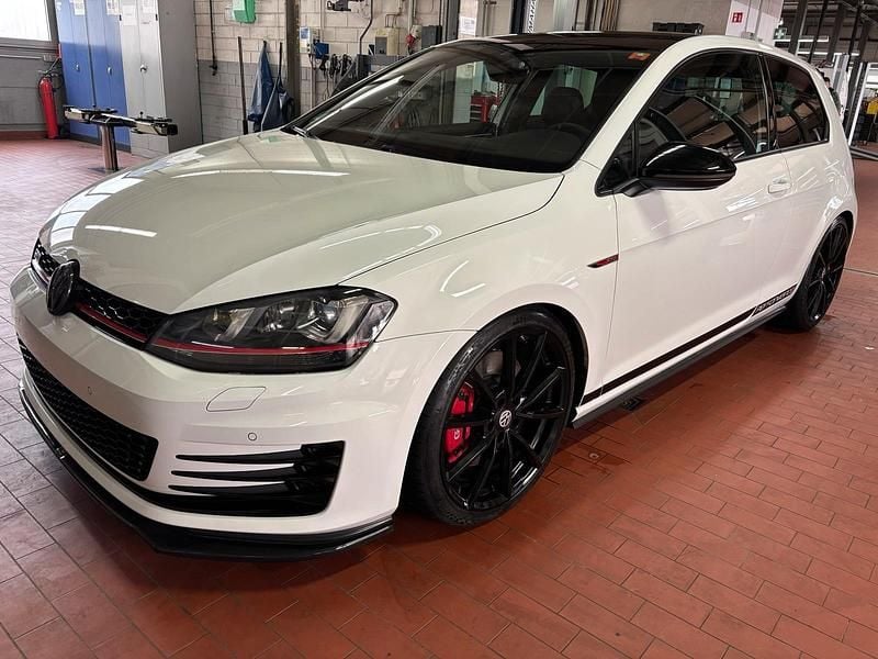 Weiß Gebraucht 2016 VW Golf GTI Coupé | 18.000 € - Bild 1/4