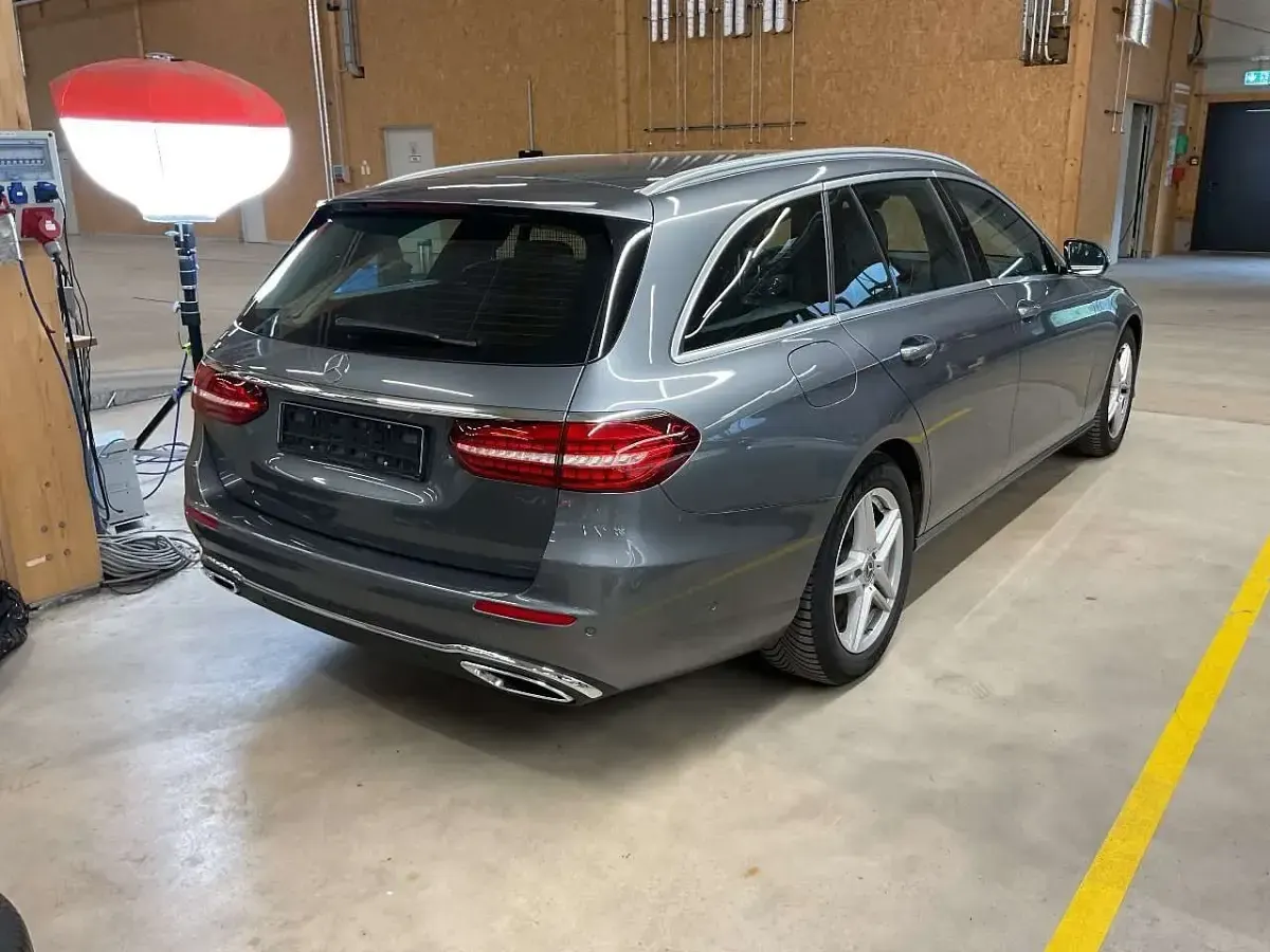 Gebraucht Mercedes E220 Avantgarde 200 PS (147 kW) 2023 Grau Kombi