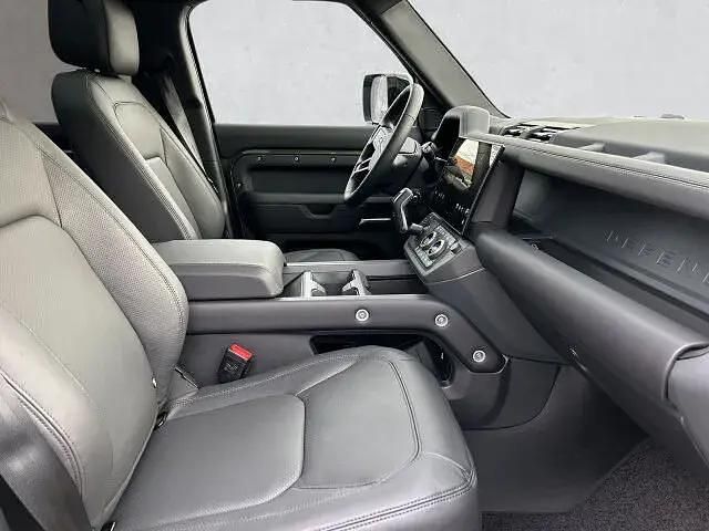 Neu Land Rover Defender SE 349 PS (256 kW) 2025 Grün SUV