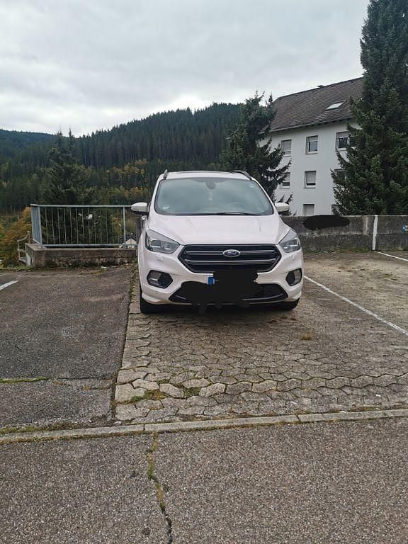 Weiß Gebraucht 2017 Ford Kuga ST-Line SUV | 11.800 € (Superpreis) - Bild 1/4