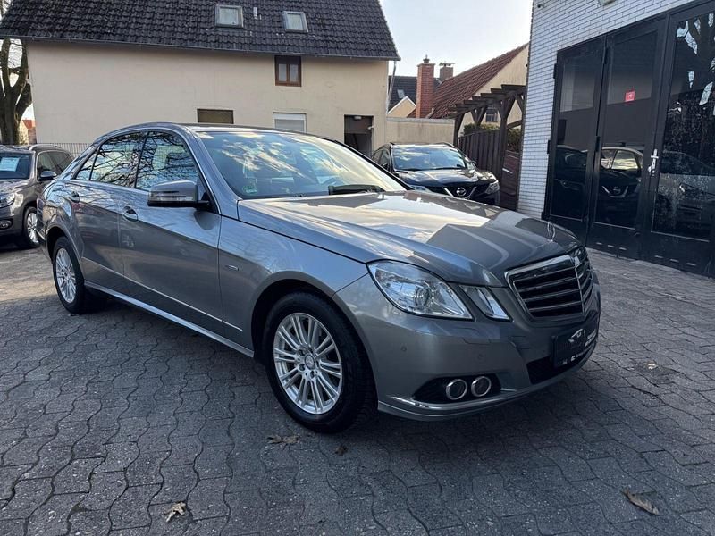 Gebraucht Mercedes E250 204 PS (150 kW) 2009 Silber Limousine