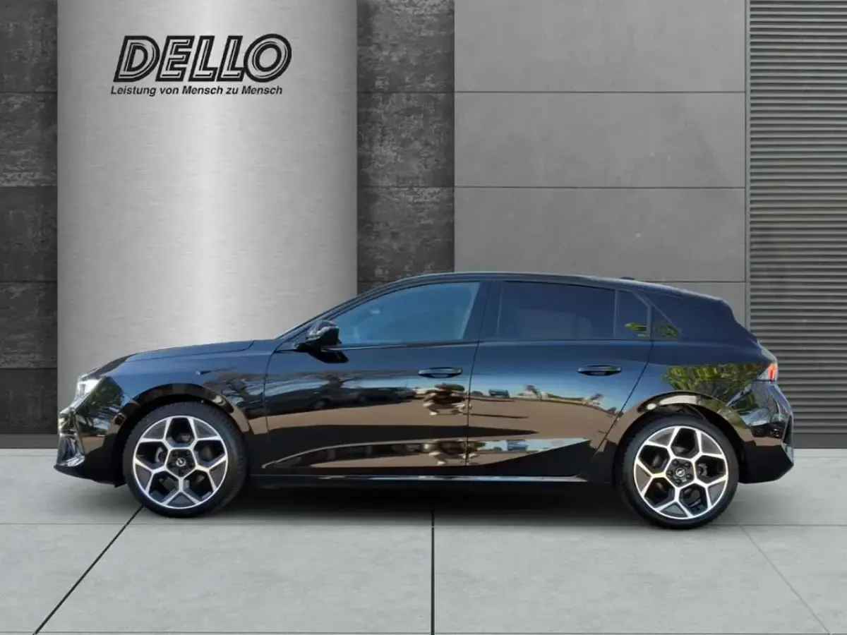 Usata Opel Astra Ultimate 131 CV (96 kW) 2024 Nero Utilitaria
