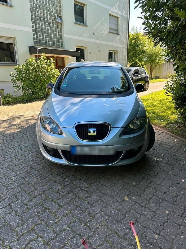 Silber Gebraucht 2006 Seat Altea Van / Kleinbus | 2.600 € (Fairer Preis) - Bild 1/4