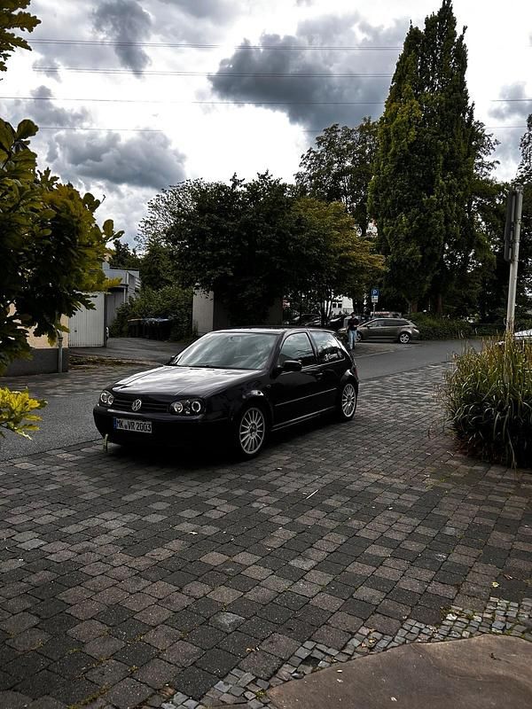 Violet Gebraucht 2001 VW Golf IV Kleinwagen | 1.100 € (Fairer Preis) - Bild 1/4