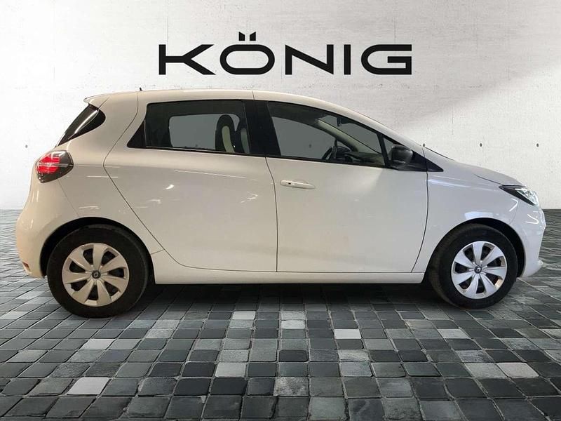 Second-hand Renault Zoe Life 50 kW (69 CP) 2020 Alb Hatchback