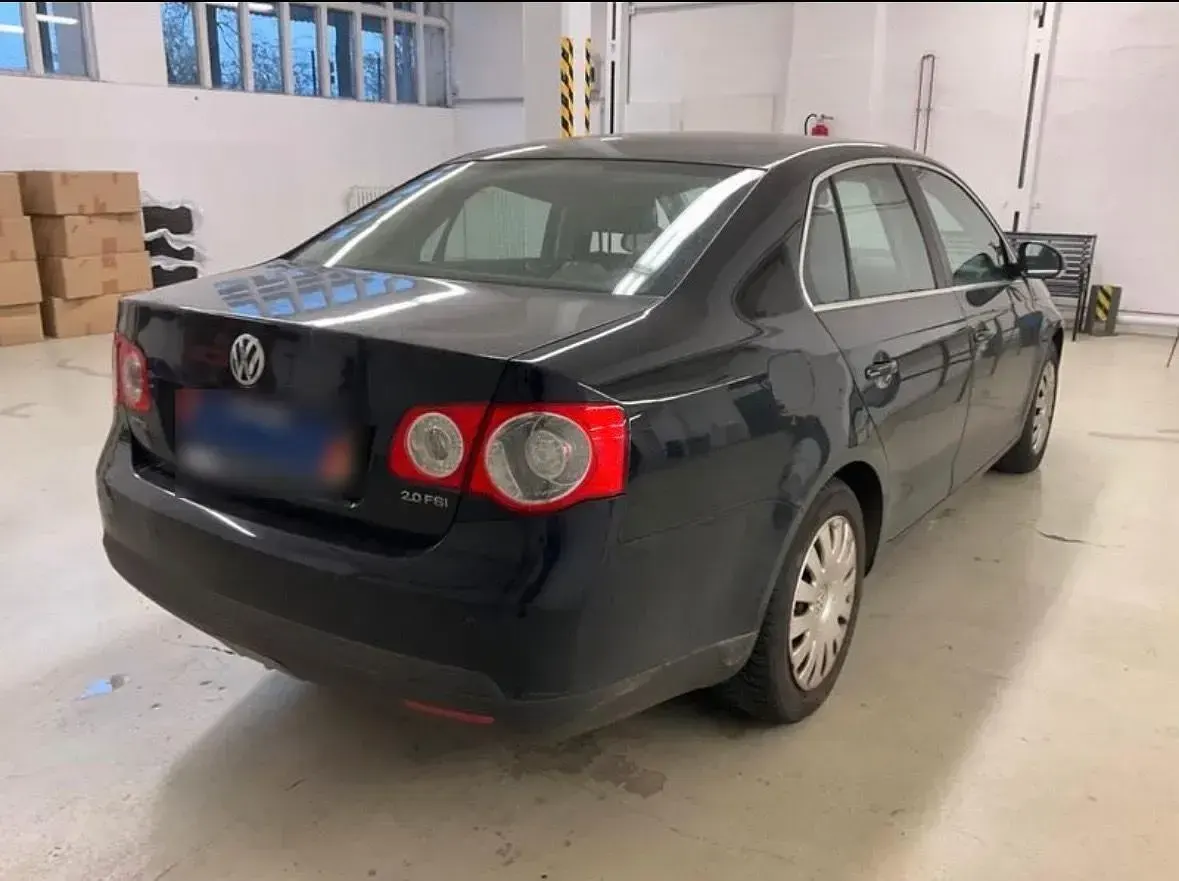 Usado VW Jetta 150 CV (110 kW) 2007 Negro Berlina