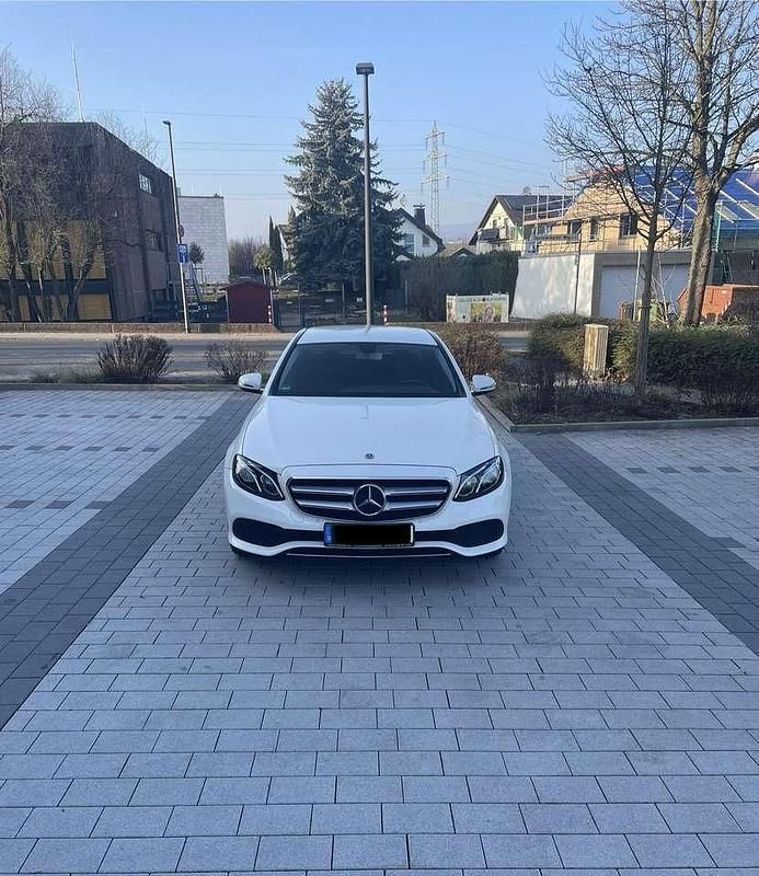 Gebraucht Mercedes E220 194 PS (142 kW) 2017 Limousine