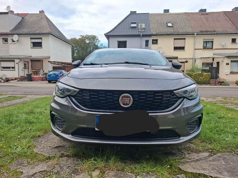 Grau Gebraucht 2020 Fiat Tipo Street Limousine | 12.500 € (Guter Preis) - Bild 1/4