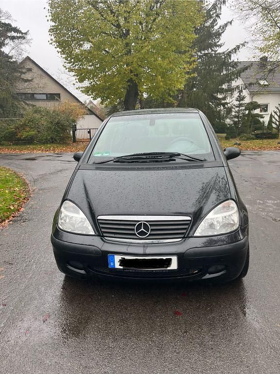 Schwarz Gebraucht 2002 Mercedes A160 Classic Van / Kleinbus | 1.250 € (Fairer Preis) - Bild 1/4