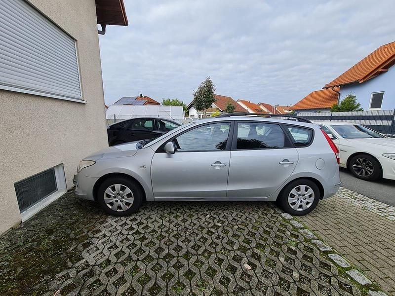 Silber Gebraucht 2009 Hyundai i30 Kombi | 3.000 € (Fairer Preis) - Bild 1/4