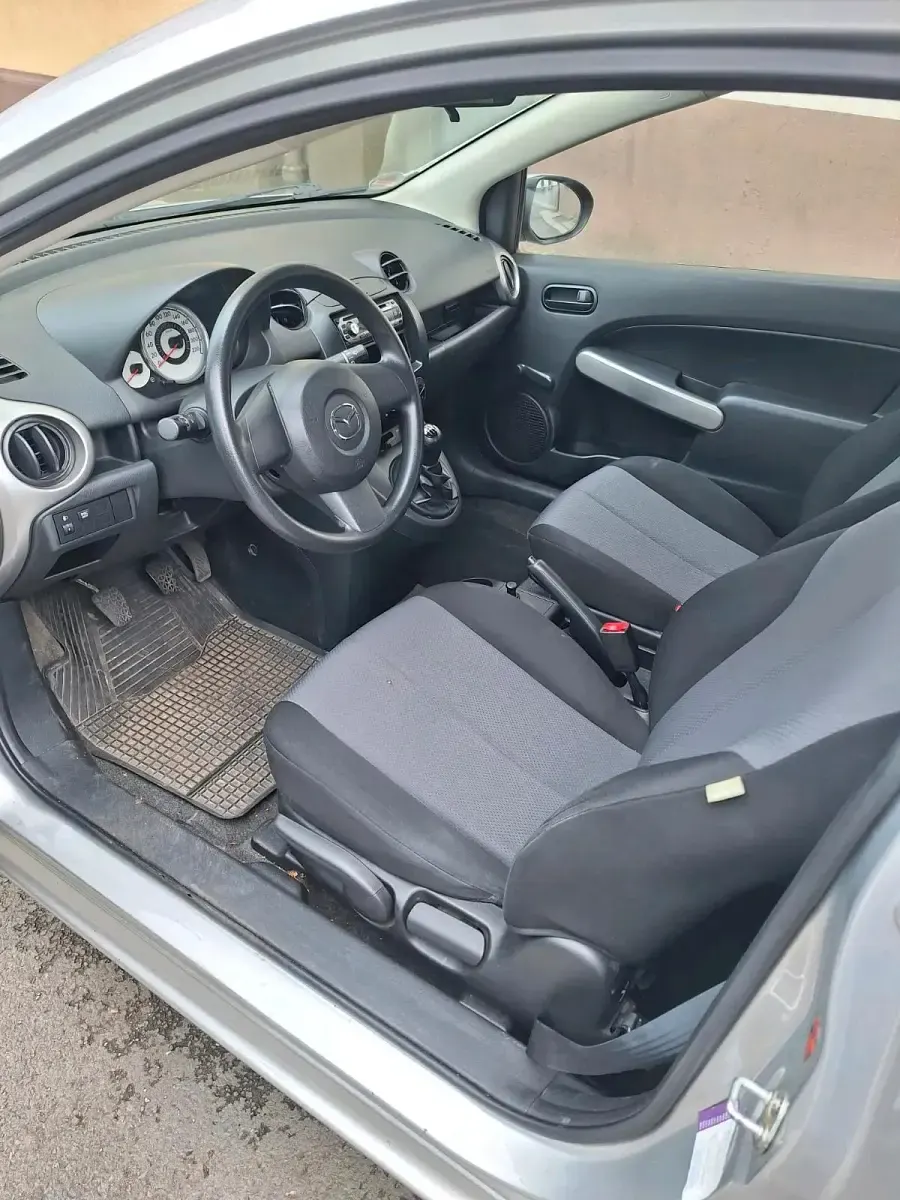 Gebraucht Mazda 2 75 PS (55 kW) 2009 Grau Kleinwagen