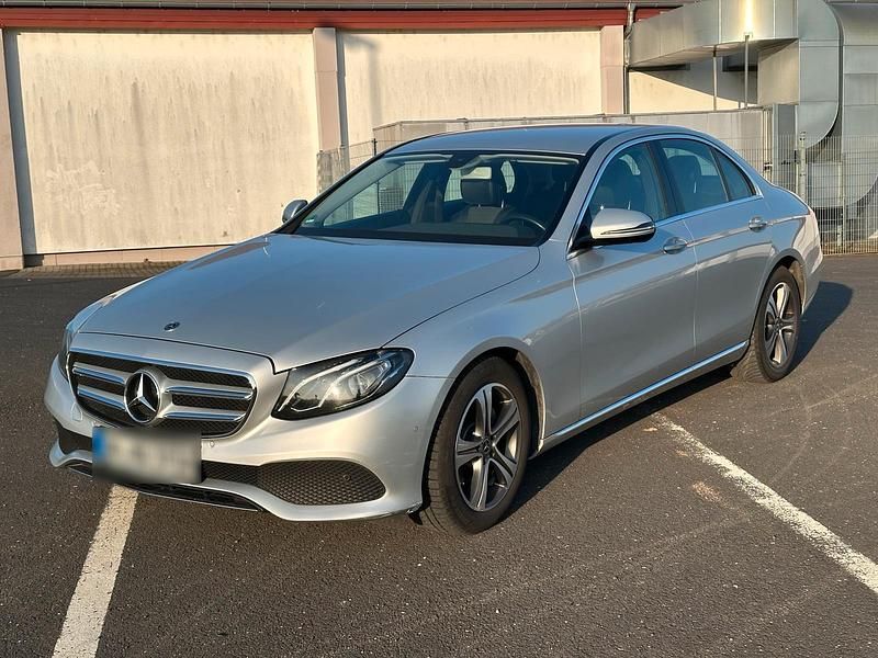 Gebraucht Mercedes E220 Avantgarde 194 PS (142 kW) 2018 Silber Limousine