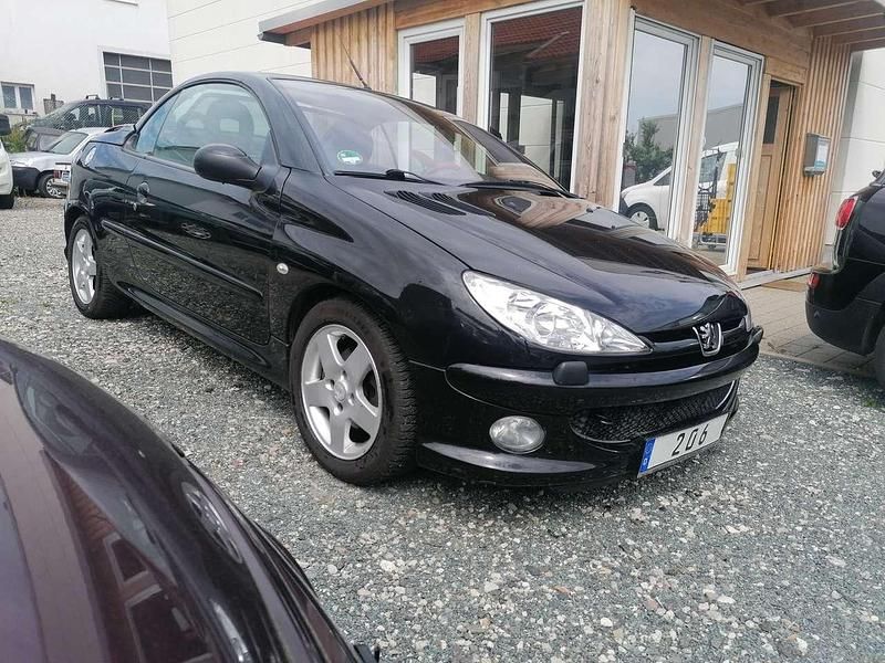 Schwarz Gebraucht 2004 Peugeot 206 CC Platinum Cabrio | 2.480 € (Fairer Preis) - Bild 1/4