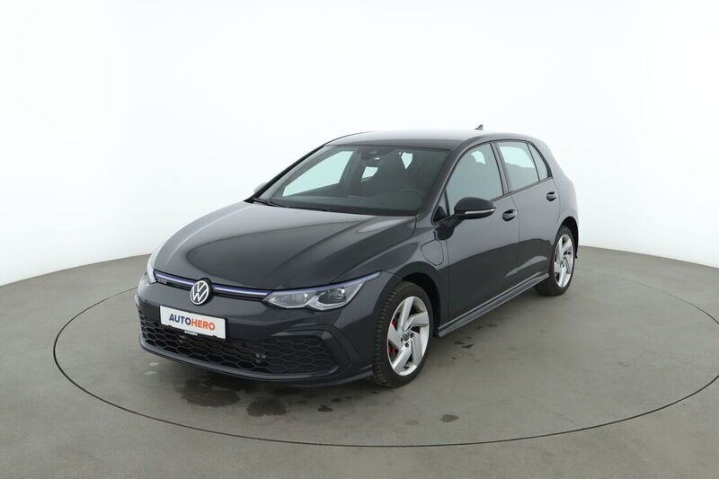 Grau Gebraucht 2021 VW Golf VIII GTE Limousine | 21.320 € (Etwas zu teuer) - Bild 1/4