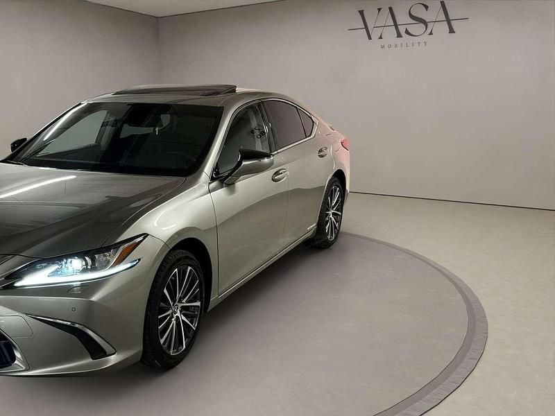 Gebraucht Lexus ES300 Executive Line 178 PS (130 kW) 2022 Sonic titanium Limousine