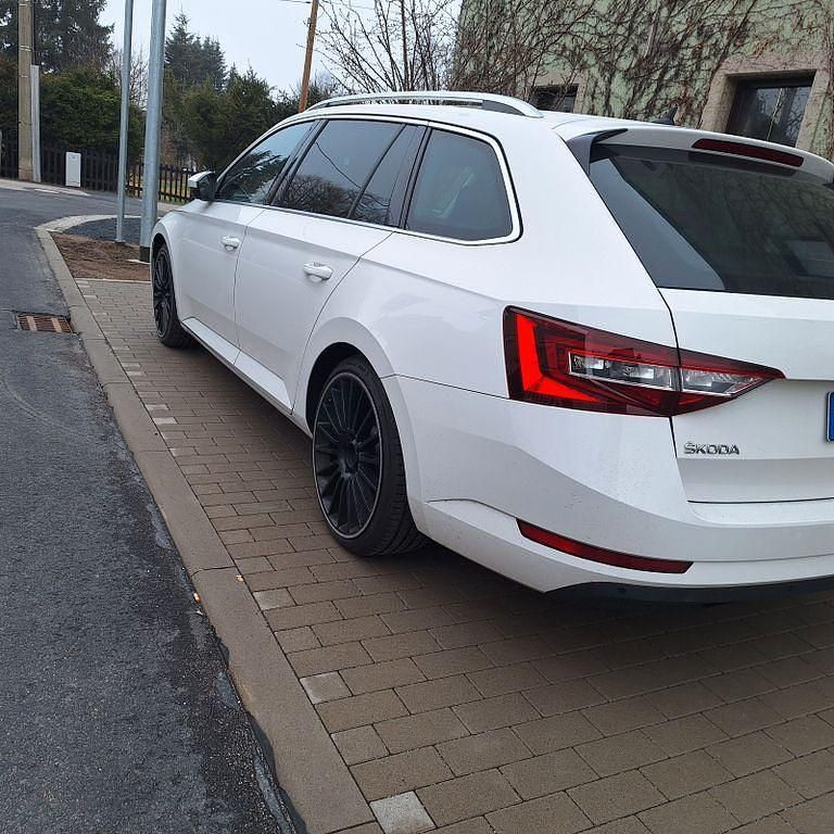 Gebraucht Skoda Superb 150 PS (110 kW) 2019 Weiß Kombi